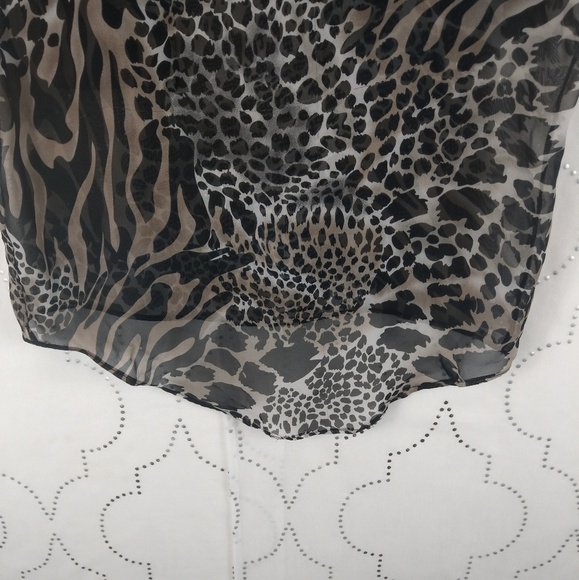 Animal print sheer Hi-Lo cap sleeve shirt - Picture 8 of 8